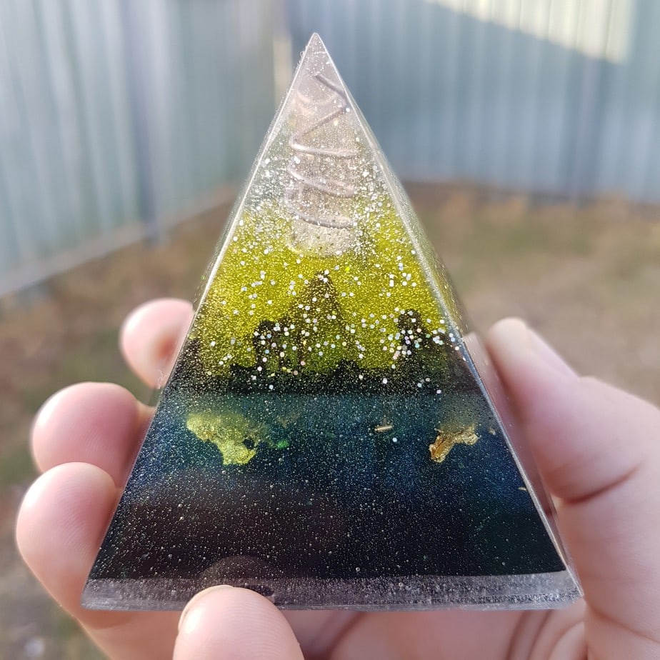 Lime Shake OrgoneIt Orgonite Pyramid 6cm 1