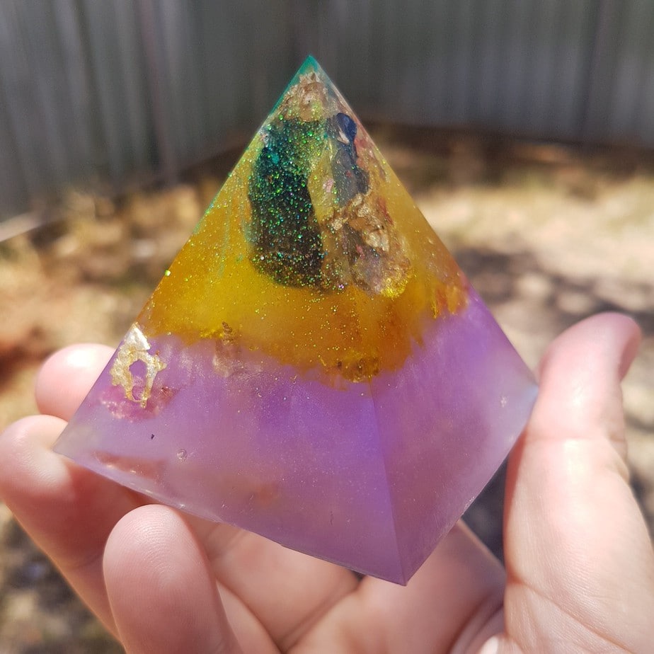 Stand out Orgone Orgonite Pyramid 6cm 2