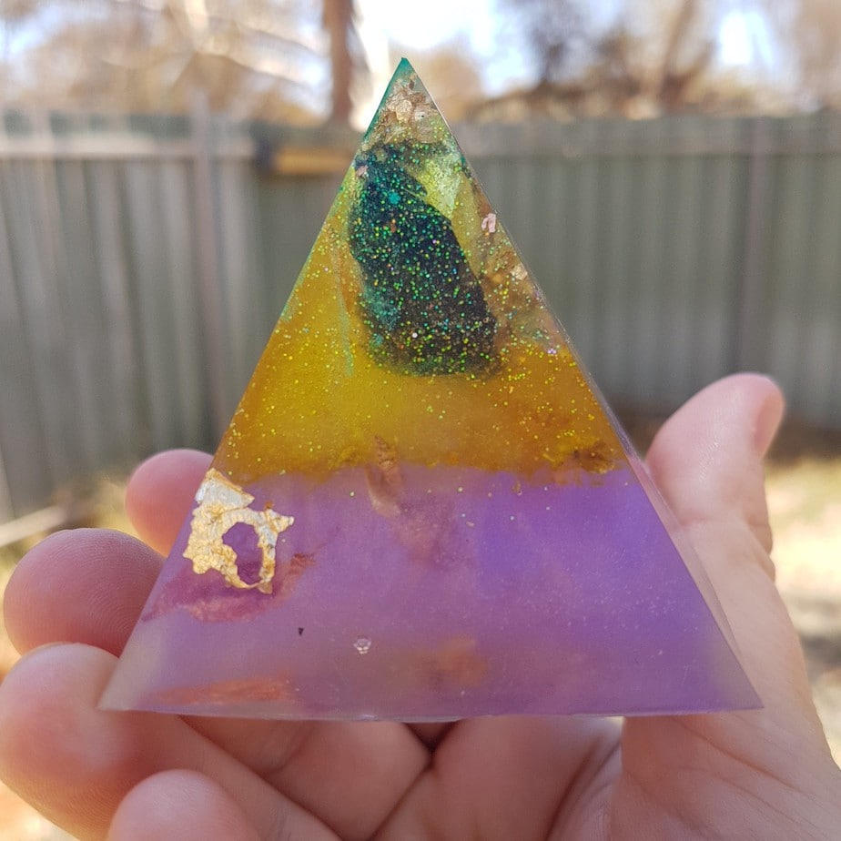 Stand out Orgone Orgonite Pyramid 6cm 1