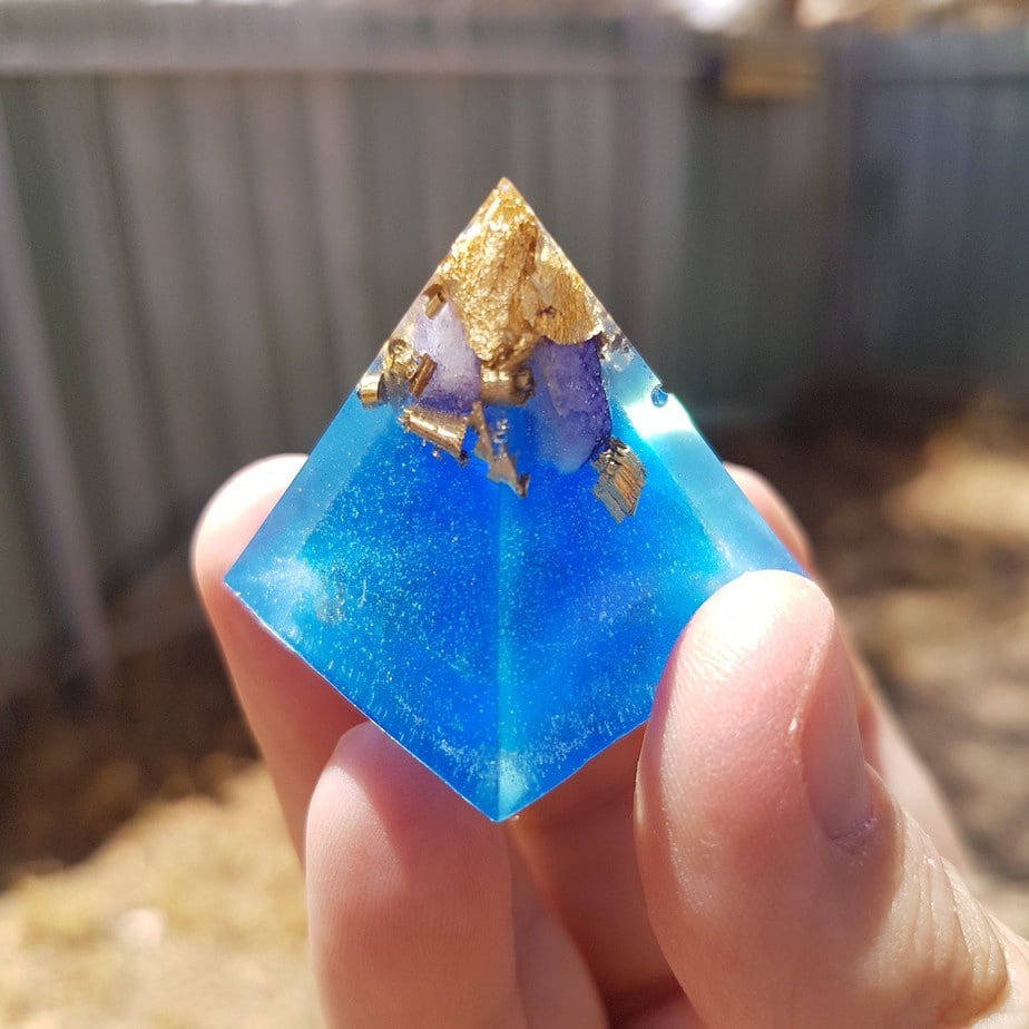 Frozen Orgone Orgonite Pyramid 3cm