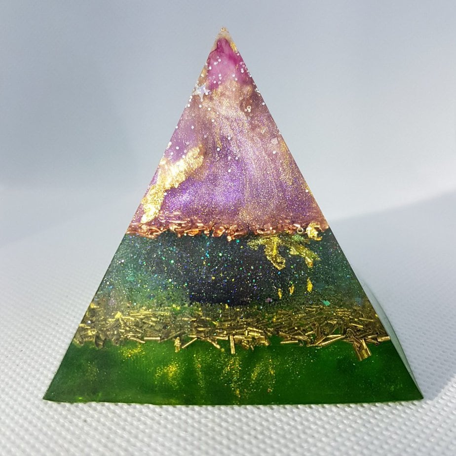 Shades of Colour Orgone Orgonite Pyramid 6cm 1