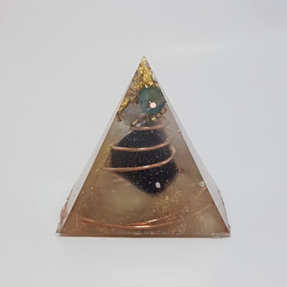 Illusions Orgonite Pyramid 3cm 1