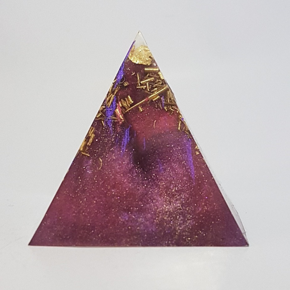 Maven Madness Orgone Orgonite Pyramid 4cm 1