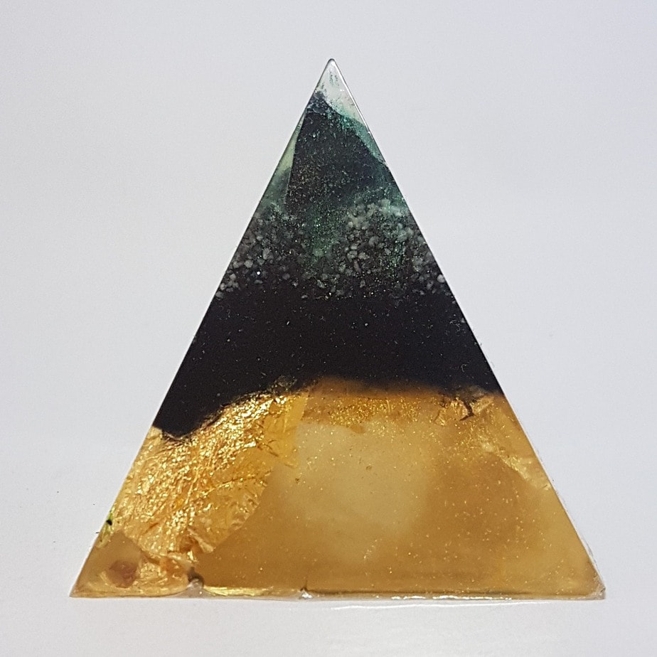 Wonder Fluorite Obsidian Shungite Gold OrgoneIt Orgonite Pyramid 5cm 1