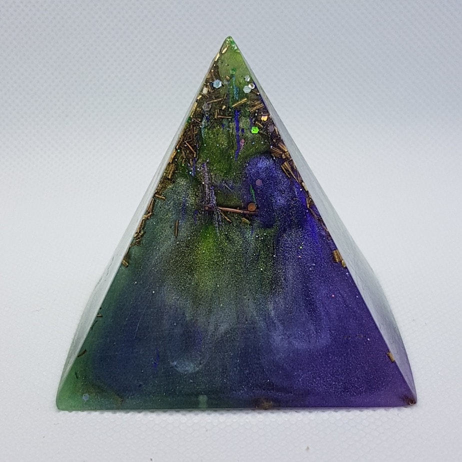 Enchantress Orgone Orgonite Pyramid 6cm 1