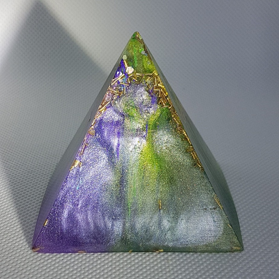 Enchantress Orgone Orgonite Pyramid 6cm 2