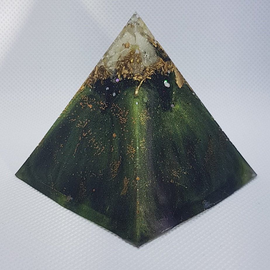 Amazonia Orgone Orgonite Pyramid 6cm 1