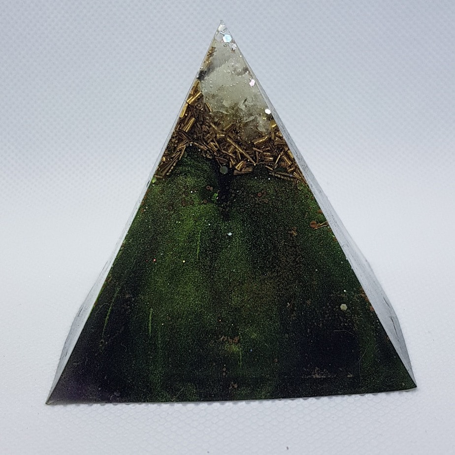 Amazonia Orgone Orgonite Pyramid 6cm 2