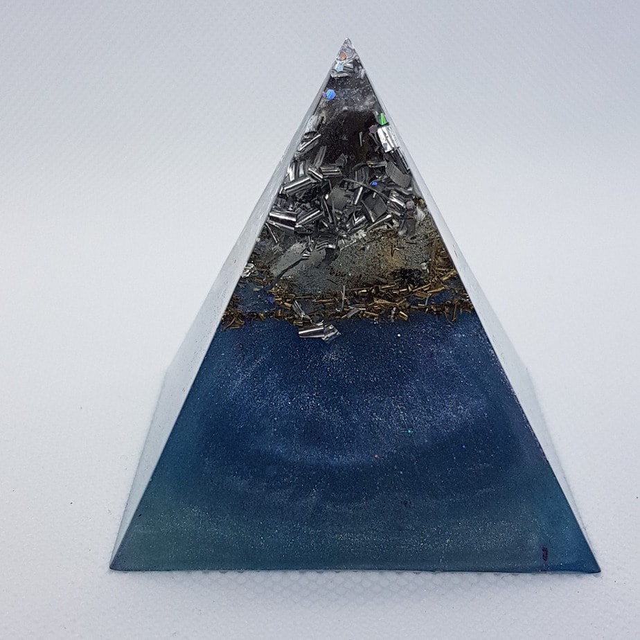 Blue Velvet Orgone Orgonite Pyramid 6cm 2