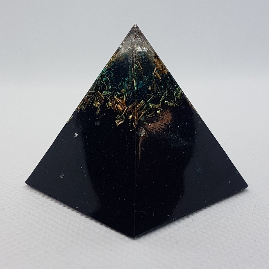 Green Truth Orgone Orgonite Pyramid 4cm
