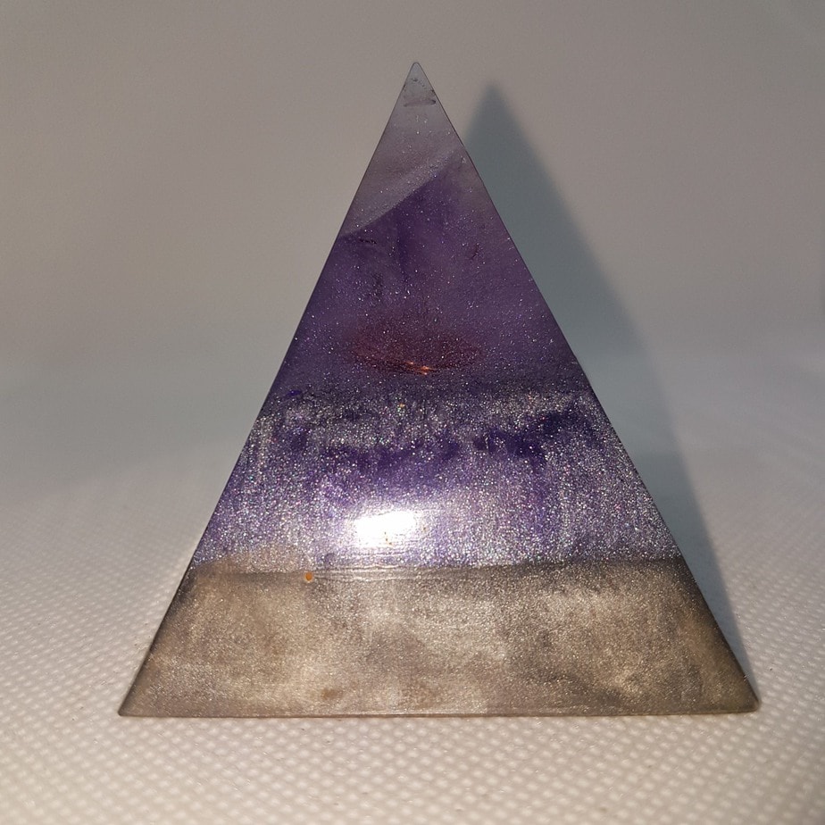 Purple Power Orgone Orgonite Pyramid 6cm 1