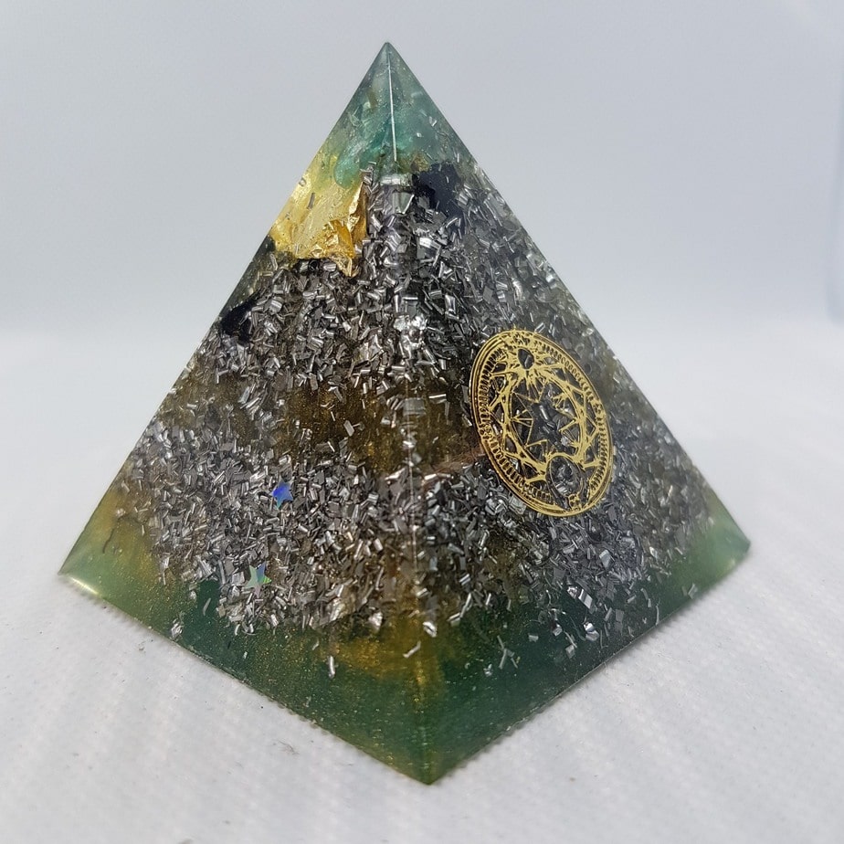 Khazad-dûm Orgone Orgonite Pyramid 6cm - Gorgeous Chrysoprase on top of 24 Carat Gold and aluminium, 2 types of Tourmaline, Herkimer Diamonds, mixed with pure silver, on a layer of Aluminum and large Rose Quartz in the centre