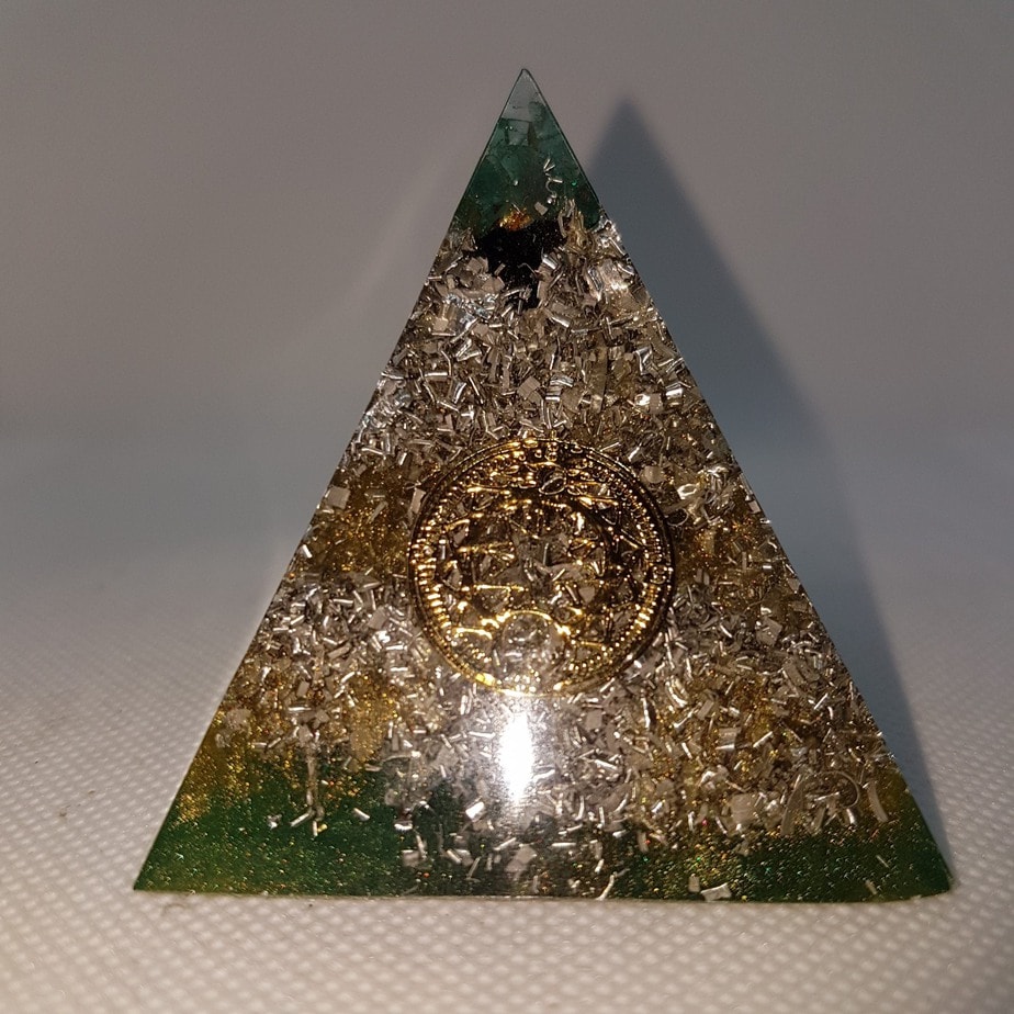 Khazad-dûm Orgone Orgonite Pyramid 6cm 3