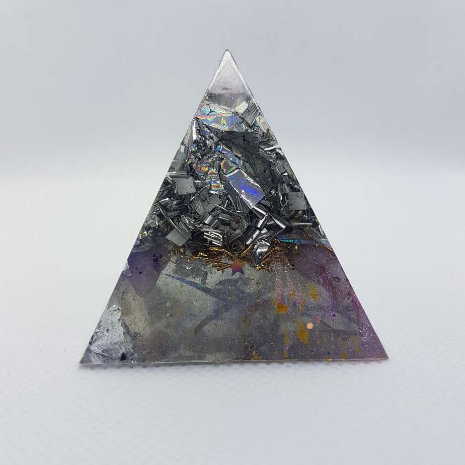 Kanchenjunga Orgone Orgonite Pyramid 5cm 1
