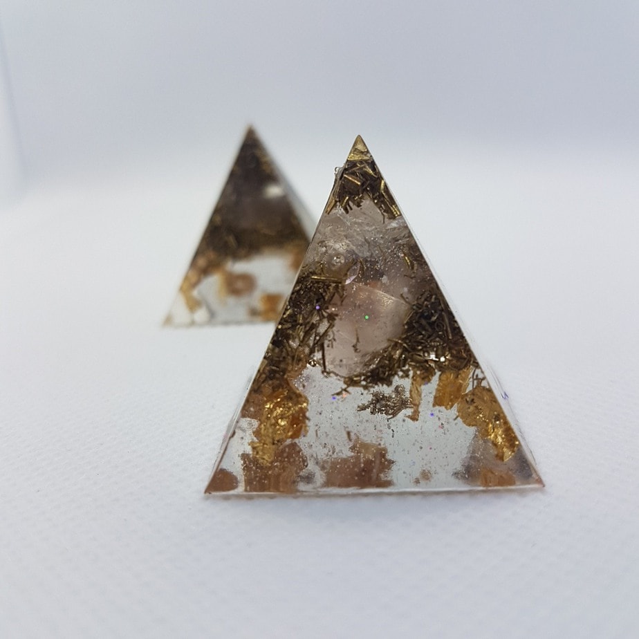Twin Peaks Gold Orgonite Pyramid 2 x 3cm 1