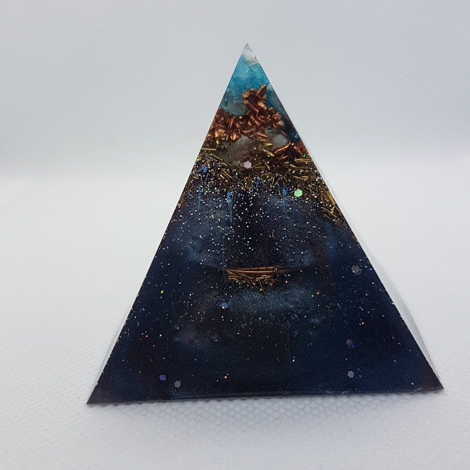 Worlds Orgone Orgonite Pyramid 6cm 1