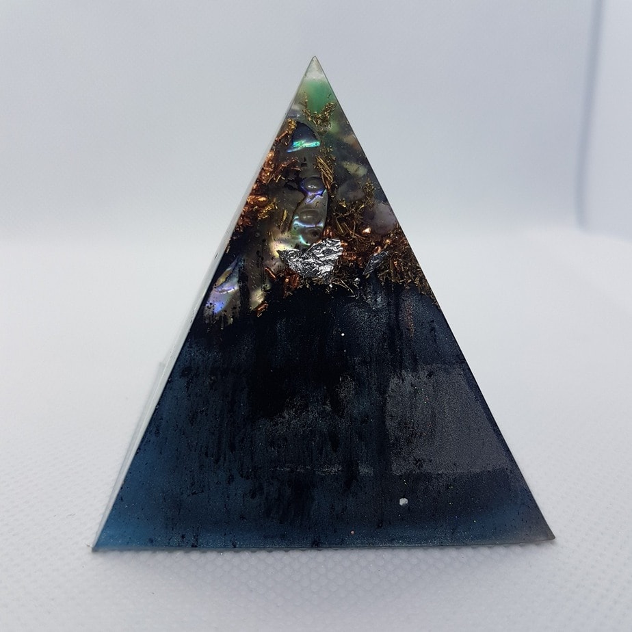 Reverse Precipice Orgone Orgonite Pyramid 6cm 1