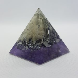Violet Lightning Orgone Orgonite Pyramid 3cm