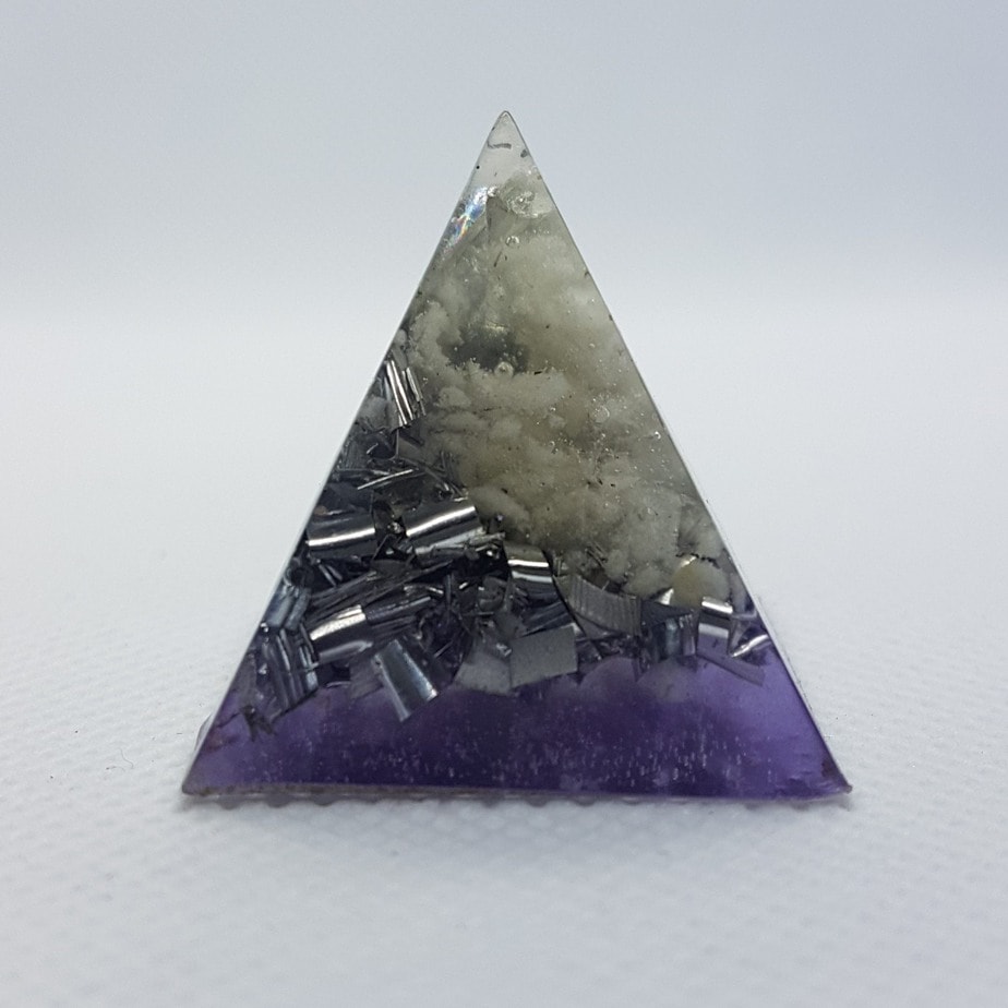 Violet Lightning Orgone Orgonite Pyramid 3cm 1