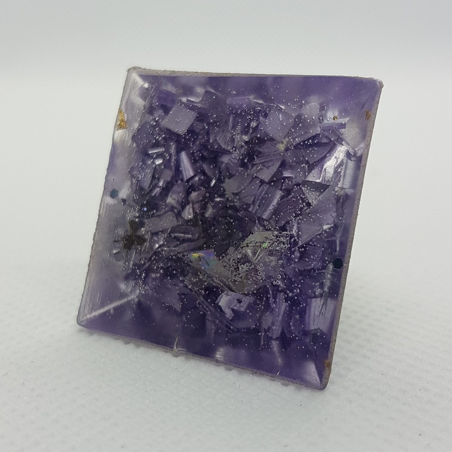 Violet Lightning Orgone Orgonite Pyramid 3cm 2