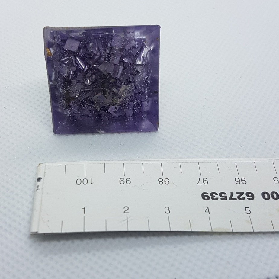 Violet Lightning Orgone Orgonite Pyramid 3cm 3