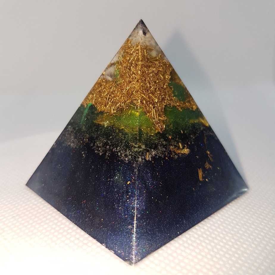 Amargosa Star Orgone Orgonite Pyramid 5cm