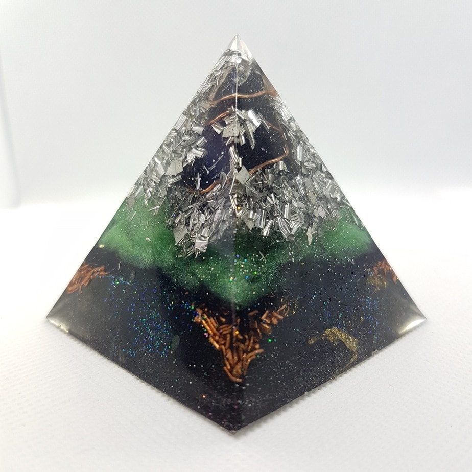 Undercover Mind Orgone Orgonite Pyramid 6cm