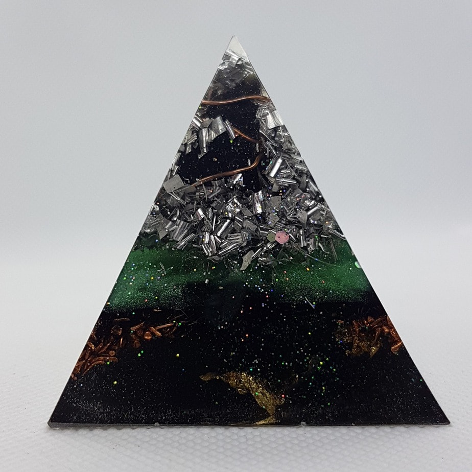 Undercover Mind Orgone Orgonite Pyramid 6cm 1