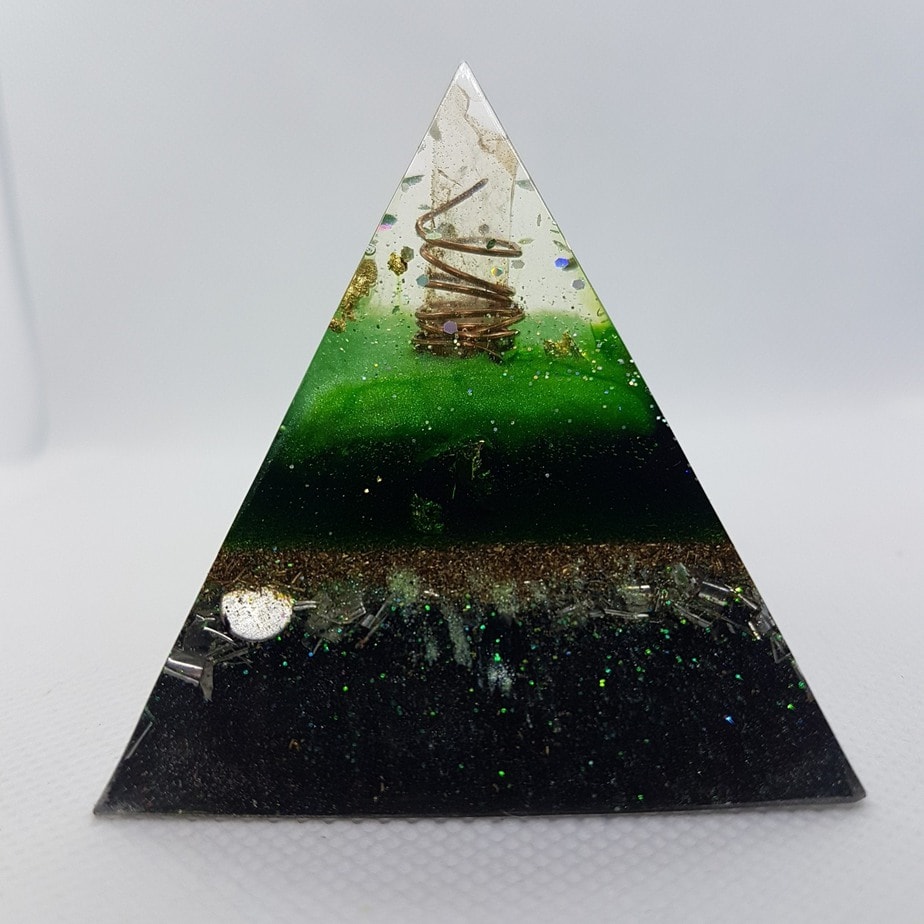 Moving Forward Orgone Orgonite Pyramid 6cm 1
