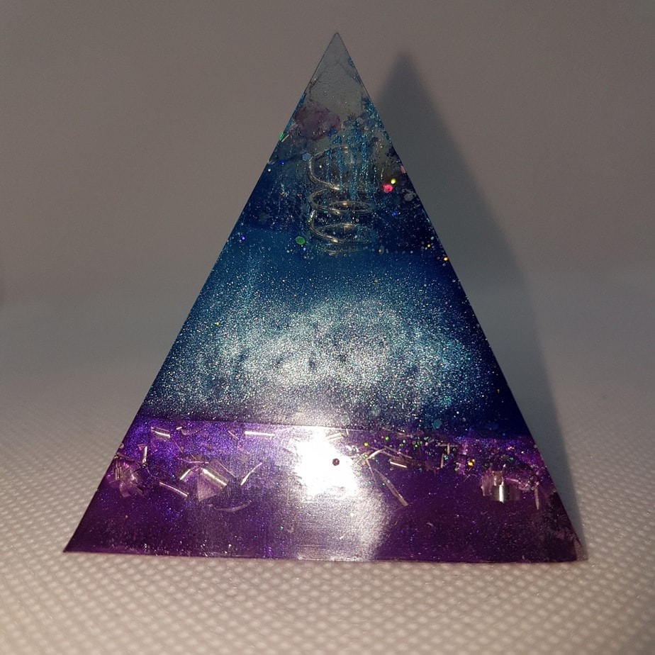 Deep Currents Orgone Orgonite Pyramid 6cm 2