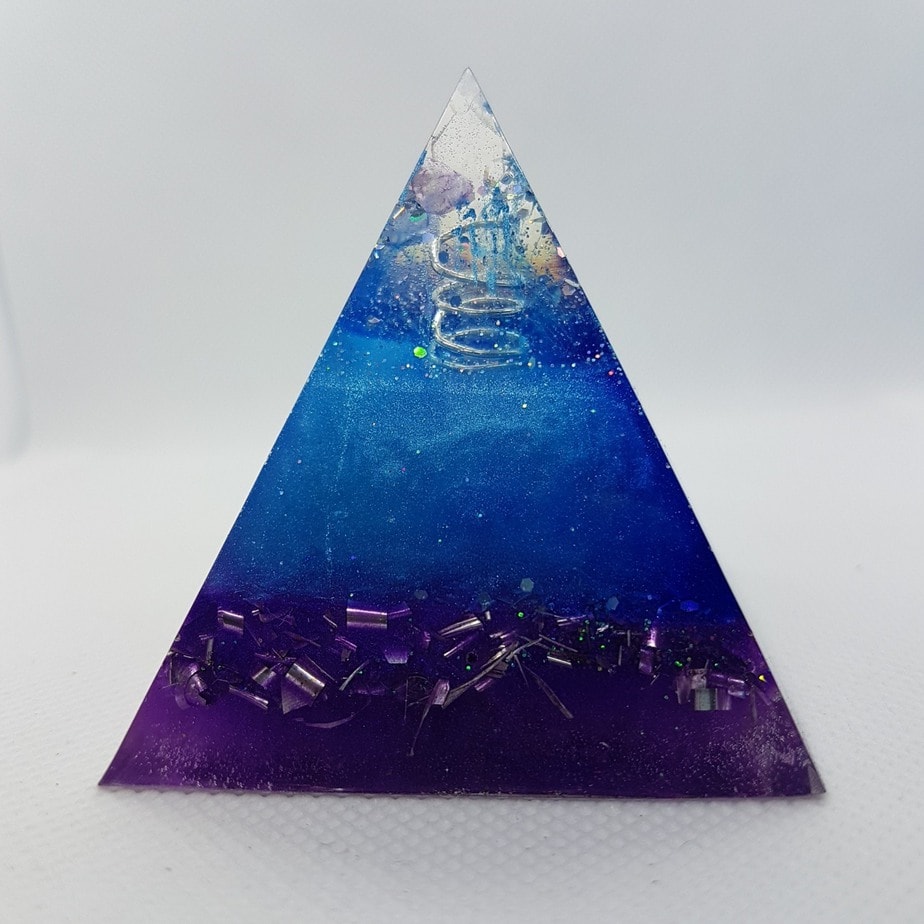 Deep Currents Orgone Orgonite Pyramid 6cm 1