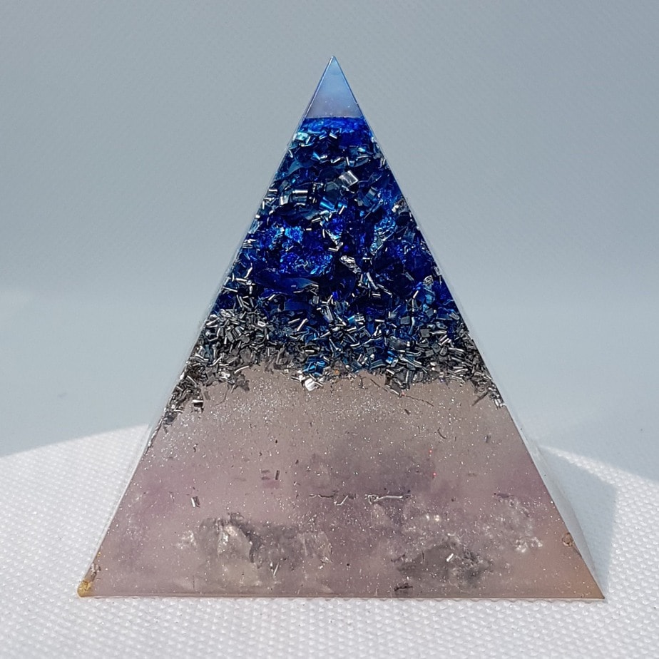 Inner Trust Orgone Orgonite Pyramid 6cm 1