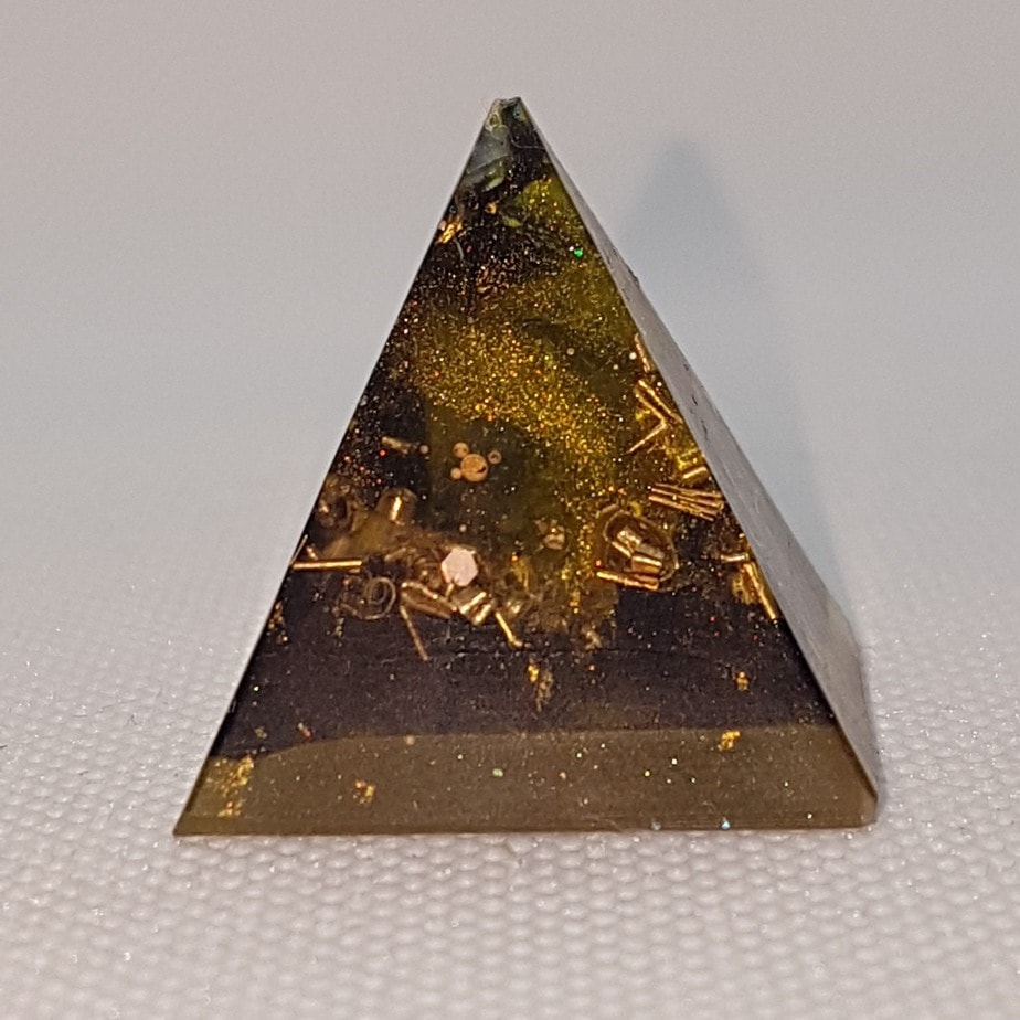 Green with Awesome Orgonite Orgoneit Pyramid 3cm 1