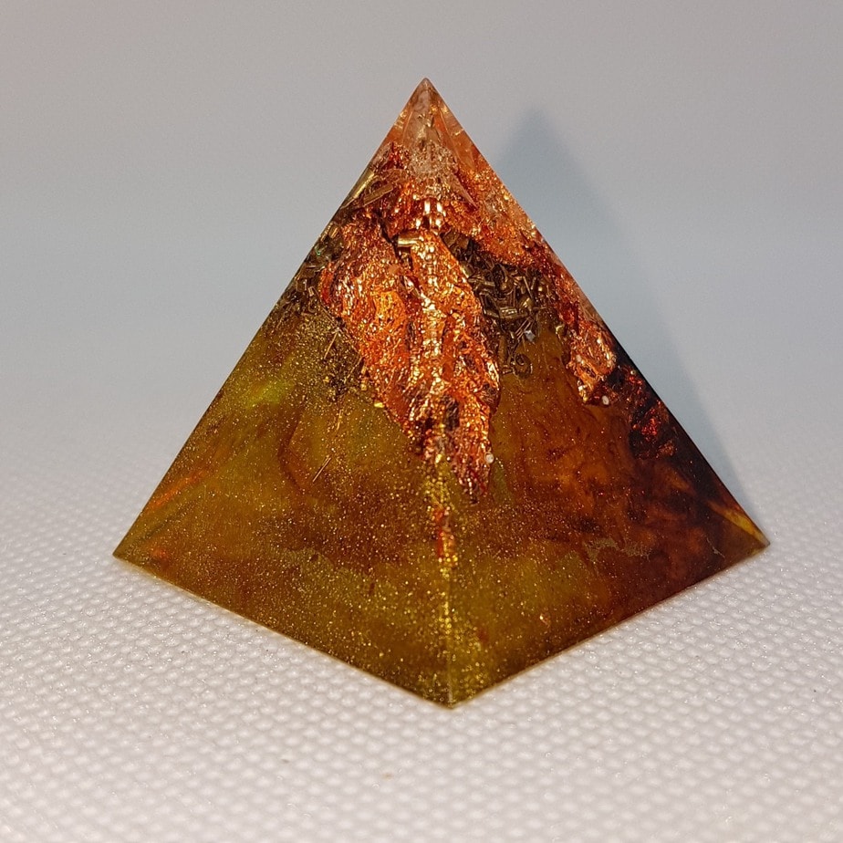 Rusted Mind Orgone Orgonite Pyramid 4cm 1