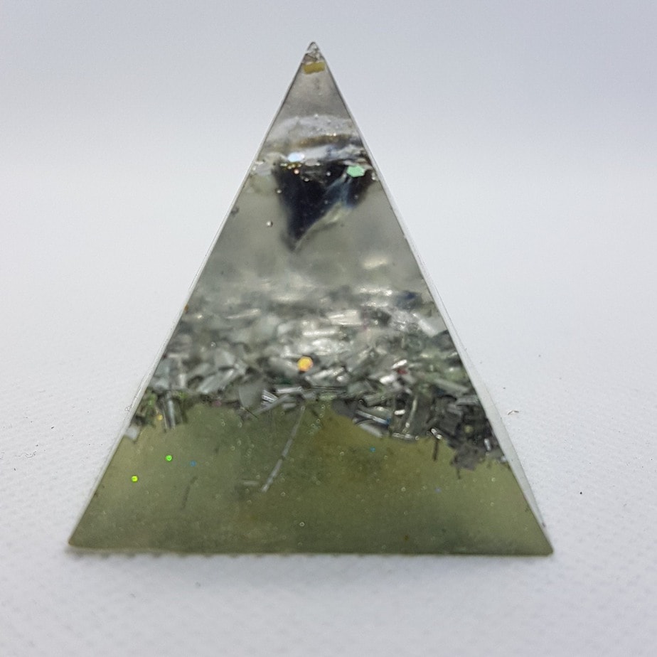 Processing Abundance Orgone Orgonite Pyramid 4cm 1