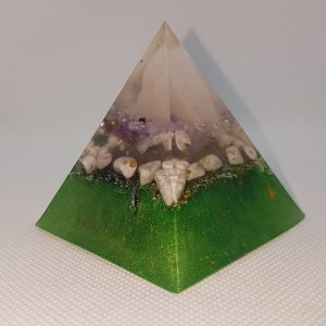 Spiritual Rising Orgone Orgonite Pyramid 6cm - Calcite point and Rose Quartz Chunk, on a layer of amethyst, hovering on a bed of Howlite, Silver, Brass and Aluminium for calming serenity and clarity