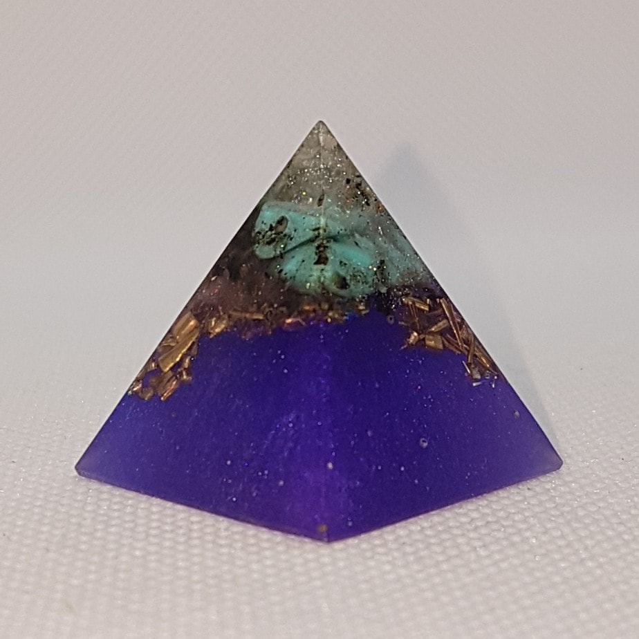 Turquoise Dreamers Orgoneit Orgonite Pyramid 3cm - Herkimer Diamond with gorgeous Turquoise, Gold and Brass in an Orgonite of wonder! honest, clear, focus! and of course may assist with EMF protection