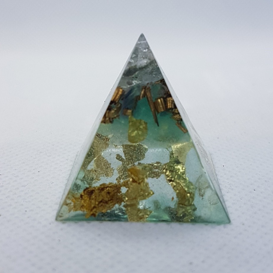Crystal Gazing Orgoneit Orgonite Pyramid 3cm 1