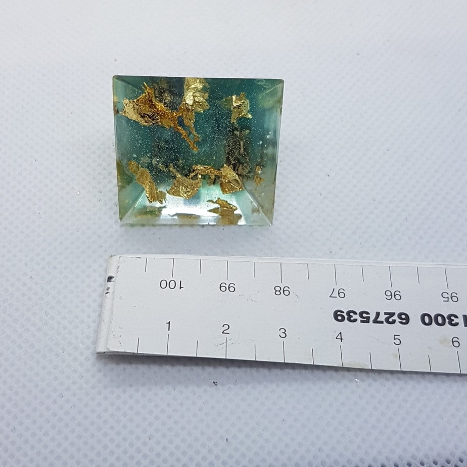 Crystal Gazing Orgoneit Orgonite Pyramid 3cm 3