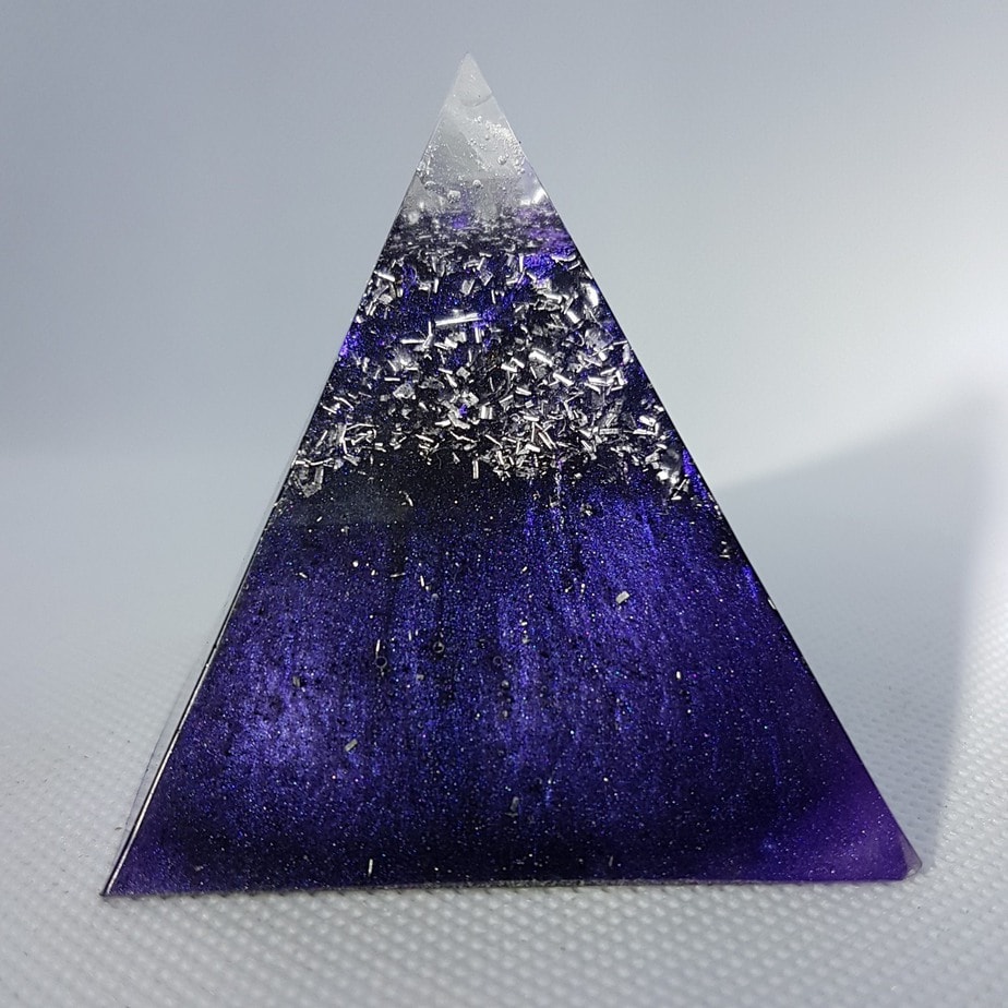 Ultra Violet Dreams Orgone Orgonite Pyramid 6cm 1