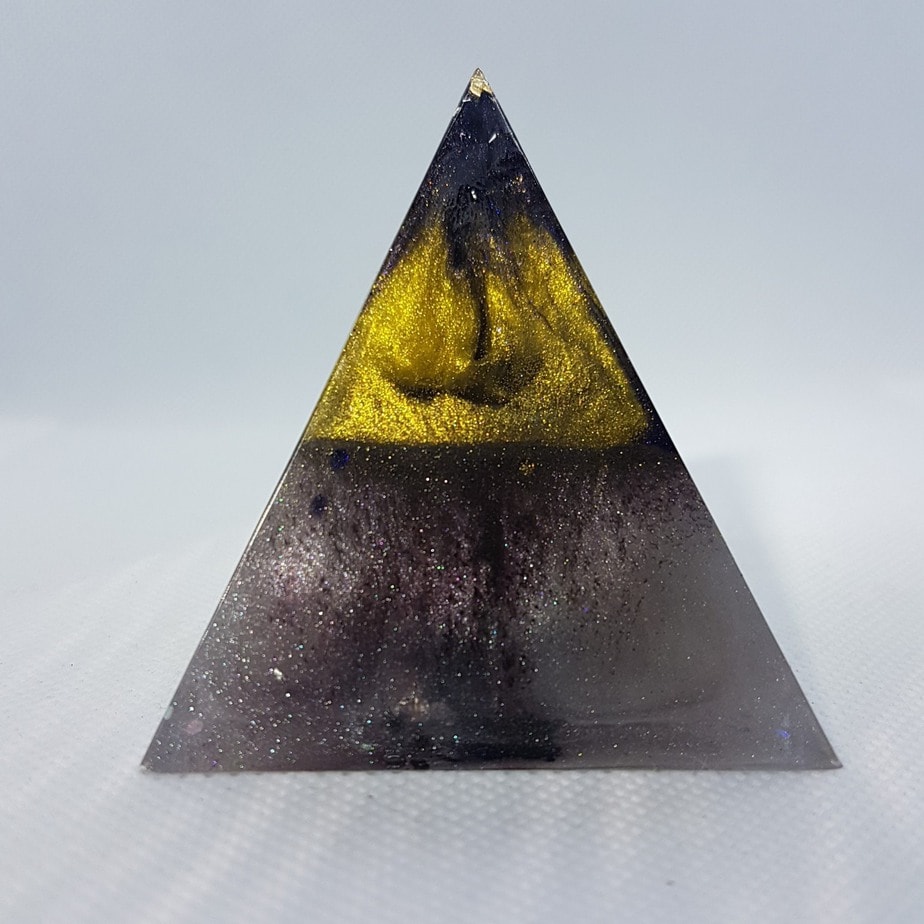 Zoned Out Orgone Orgonite Pyramid 6cm 1