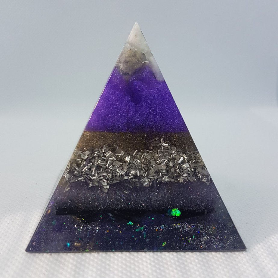Stellar Awakening Orgone Orgonite Pyramid 6cm 1