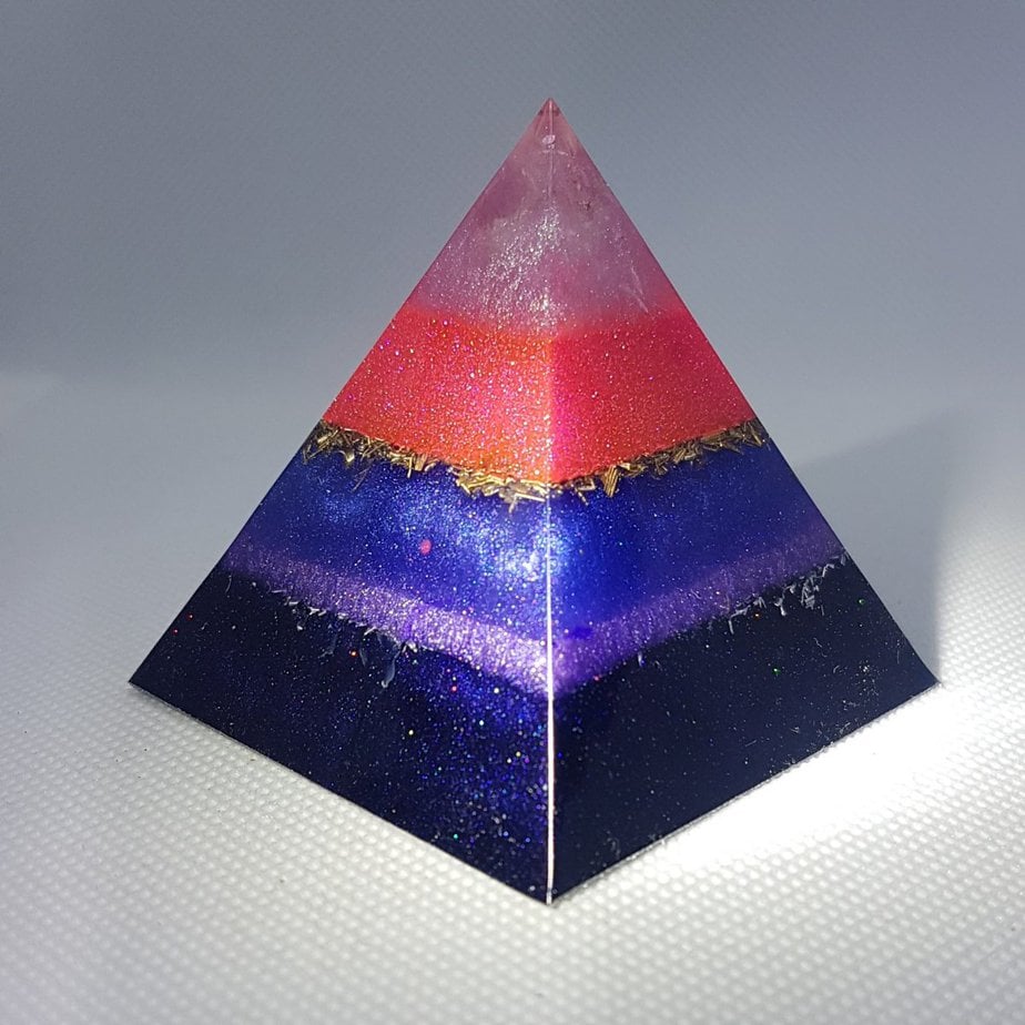 Multifaceted Orgone Orgonite Pyramid 6cm - Rose Quartz and Herkimer Diamonds, Brass, Aluminium and Shungite to help assist with separating the complex layers of being