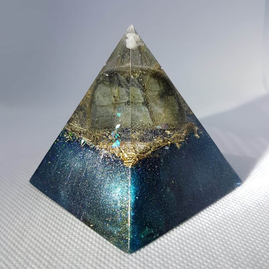 Have a case of the blahs? Discover the magic of your spirit and its connection to the universe with Labradorite, the best stone for fighting off an existential crisis.