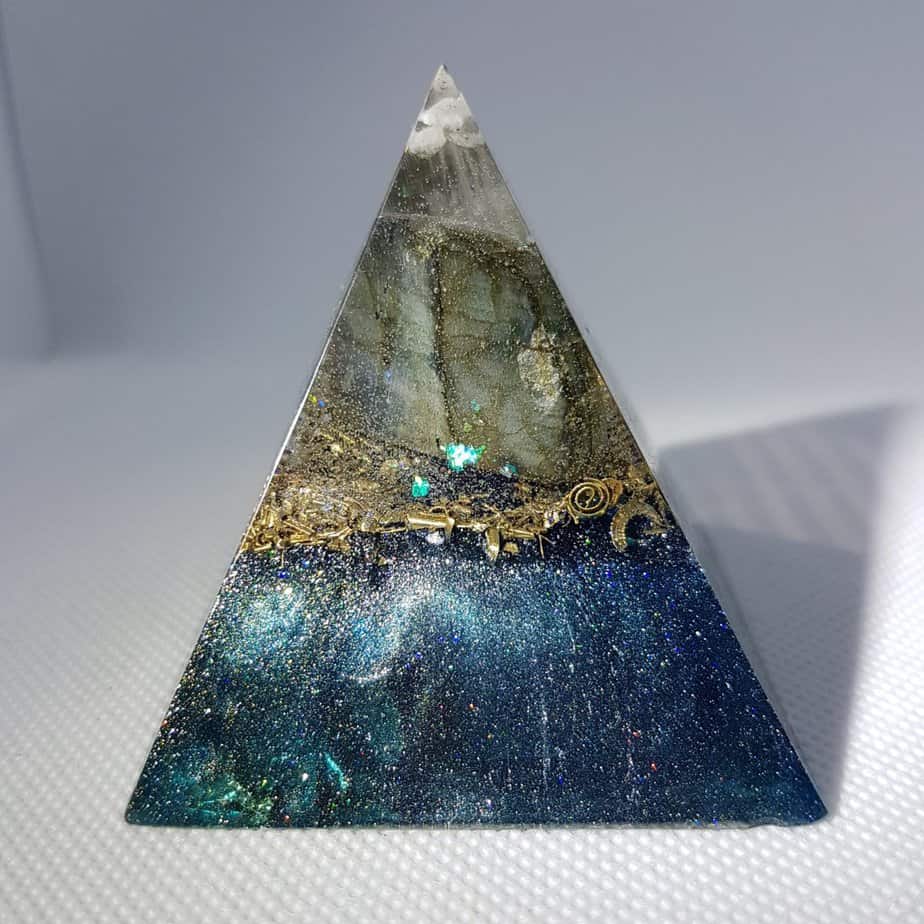 Monolithic Abundance Orgone Orgonite Pyramid 6cm 1