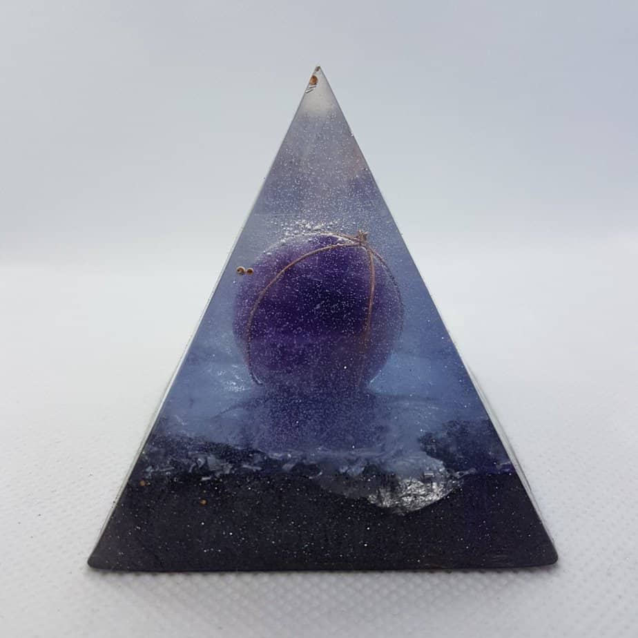 The Power in your Hand Orgone Orgonite Pyramid 6cm 1