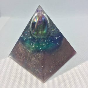 Careless Memories Orgone Orgonite Pyramid 6cm - Titanium Aura Quartz to enhance your personal power, combines with Amethyst, Herkimer Diamonds Silver Gold for an Orgonite so surprsing, you will love it!