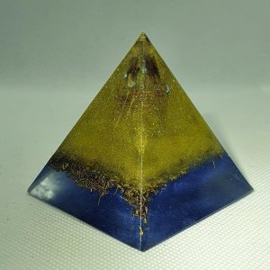 Twinkle in your Eye Orgone Orgonite Pyramid 6cm - Amazing Quartz Point wrapped in copper, herkimer diamond and reflections, on top of gorgeous brass and love!