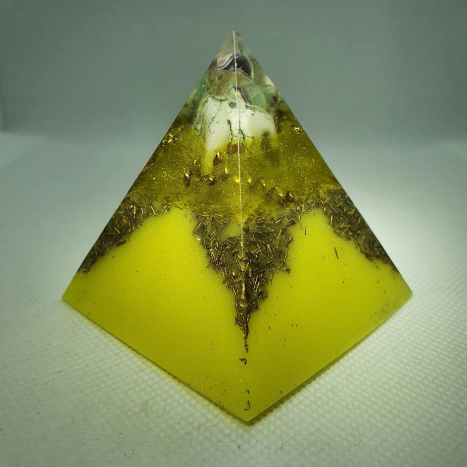 Alectrona II Orgone Orgonite Pyramid 6cm