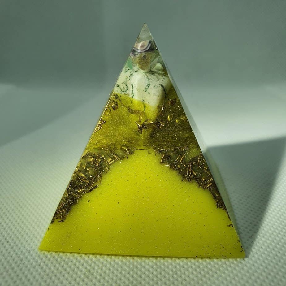 Alectrona II Orgone Orgonite Pyramid 6cm 1